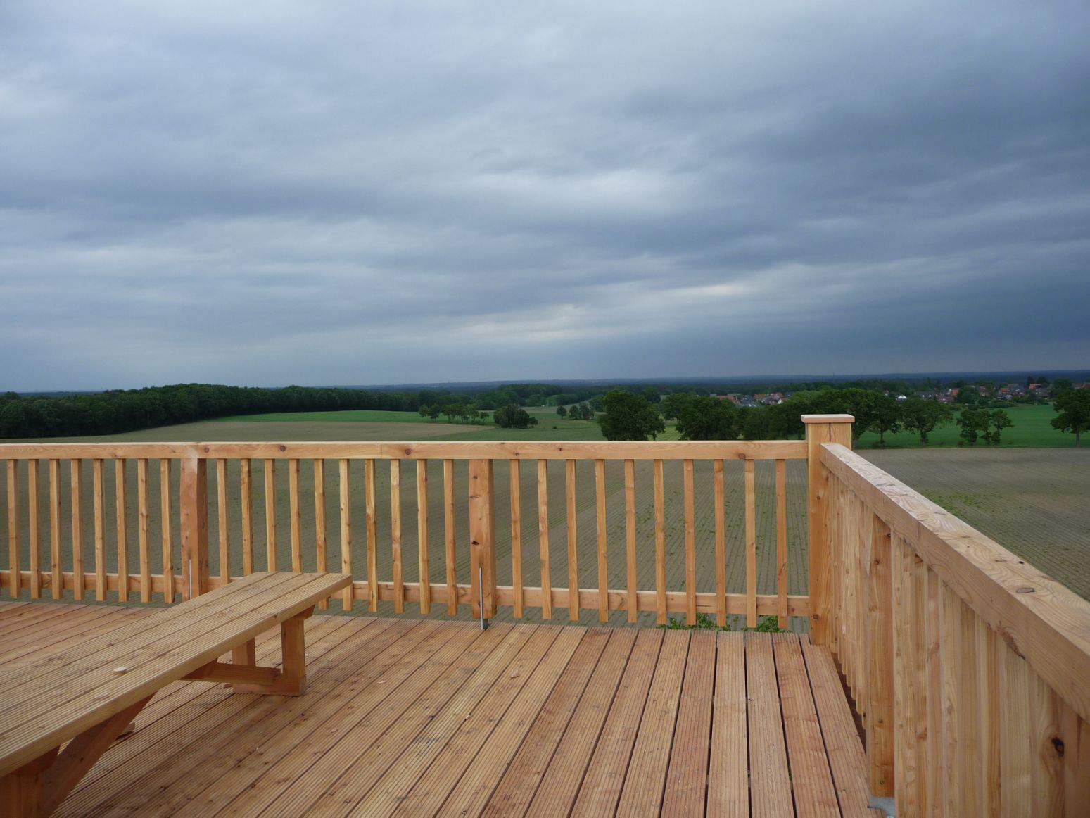 Neubau eine Aussichtsturms aus Holz im Naturpark Winsen