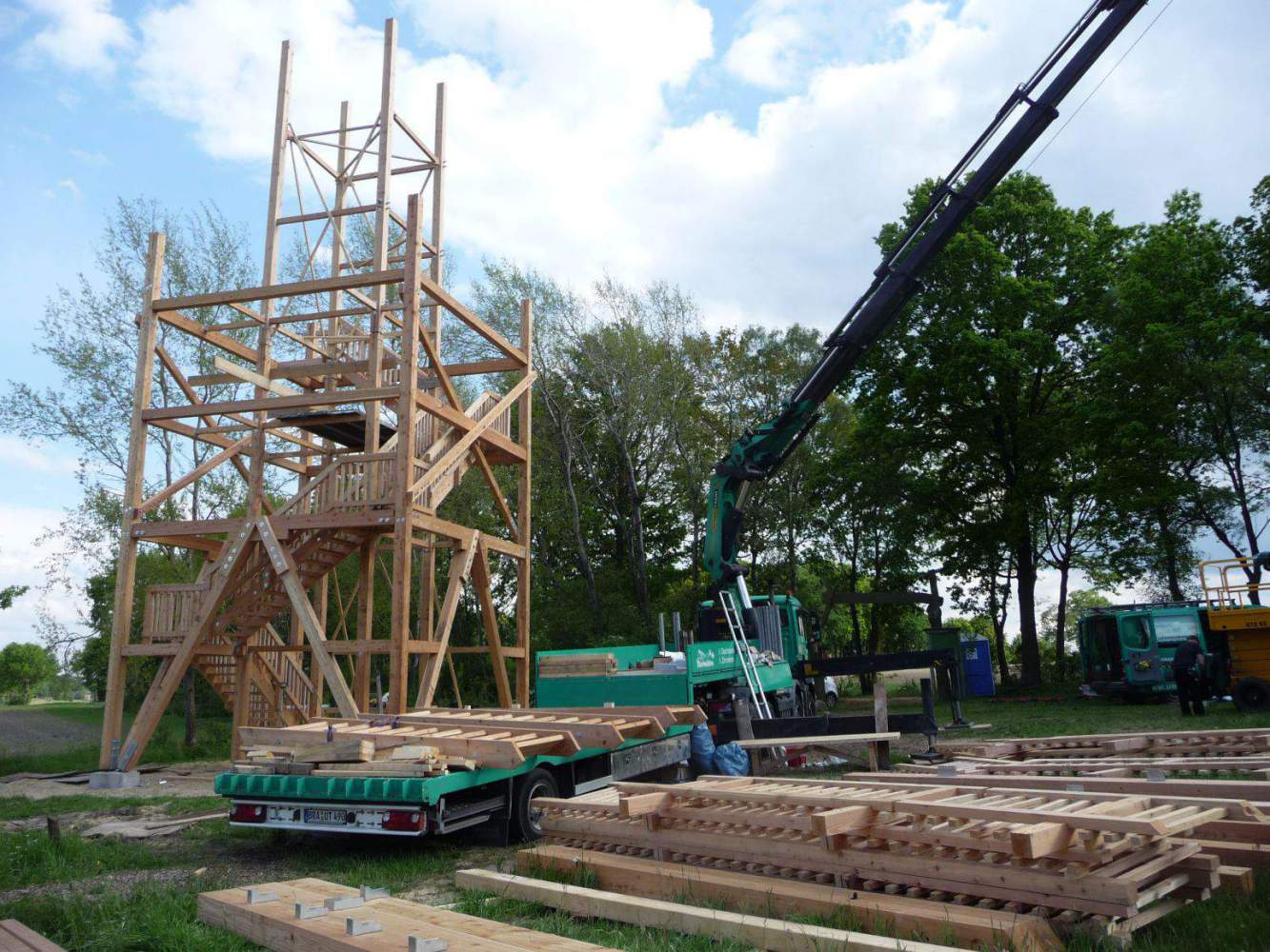 Neubau eine Aussichtsturms aus Holz im Naturpark Winsen